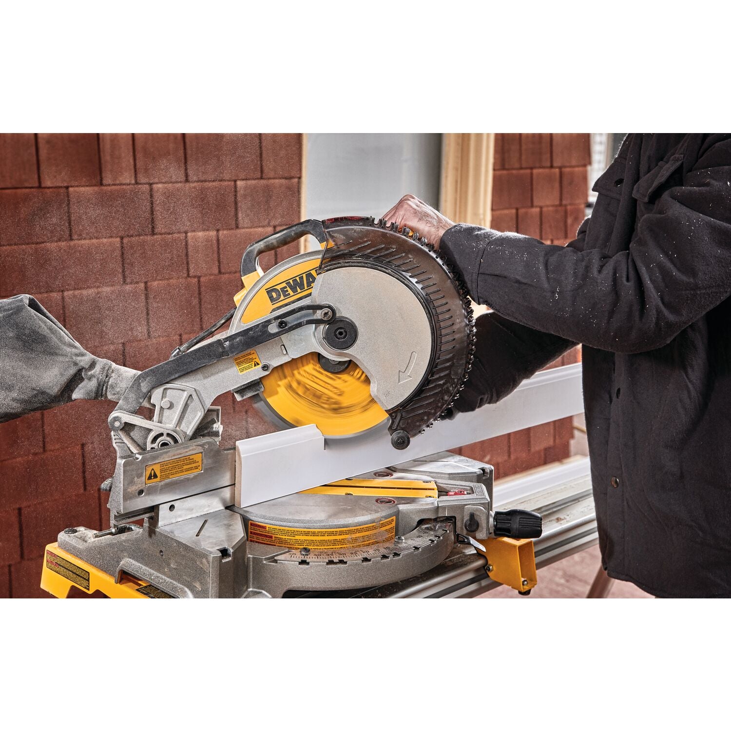 DEWALT Miter Saw, Single Bevel, Compound, 10-Inch, 15-Amp